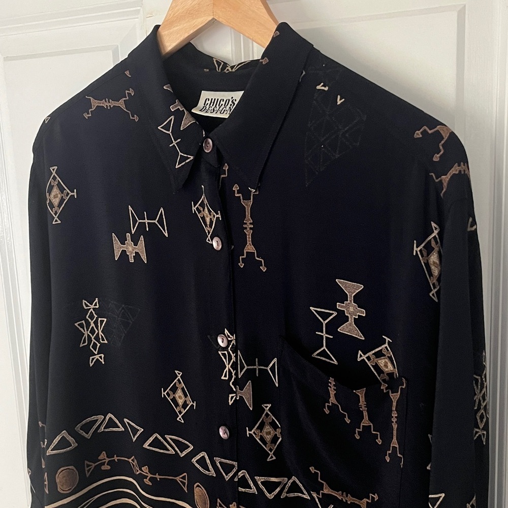 Chico's Vintage Black, Brown Tribal Patterned Button Down Shirt size 2 = Large - Picture 2 of 10